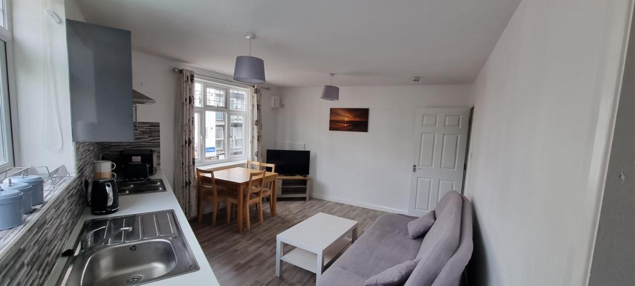 Vh Premier Flat 3 Appartement Gillingham  Buitenkant foto