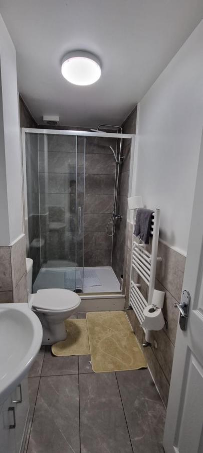 Vh Premier Flat 3 Appartement Gillingham  Buitenkant foto
