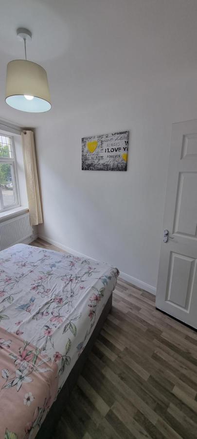Vh Premier Flat 3 Appartement Gillingham  Buitenkant foto